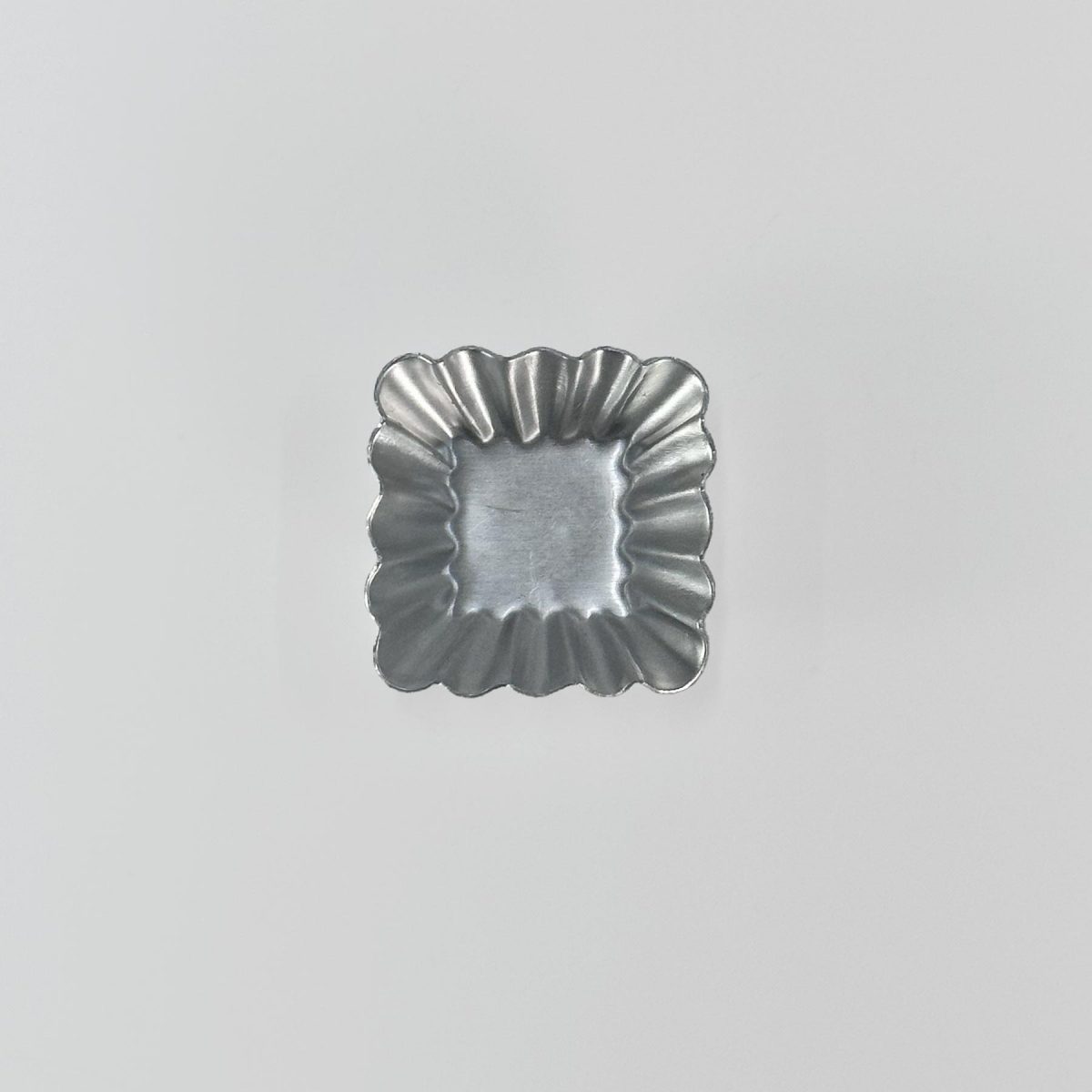 square-serrated-mould-4x4x1-3cm-image-02