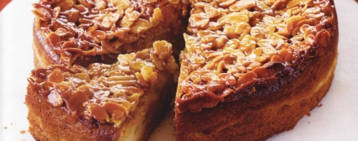 PEAR AND ALMOND CAKE WITH ALMOND CRUNCH TOPPING